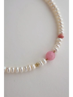 Naszyjnik z pereł z różowym akcentem | Upiększaj