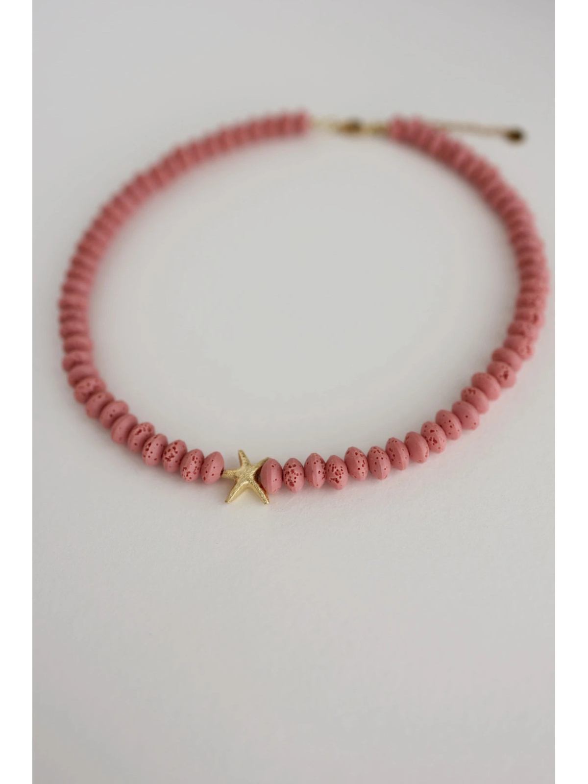 Adjustable pink volcanic lava necklace with a starfish pendant and gold-plated silver elements, handmade – photo 2