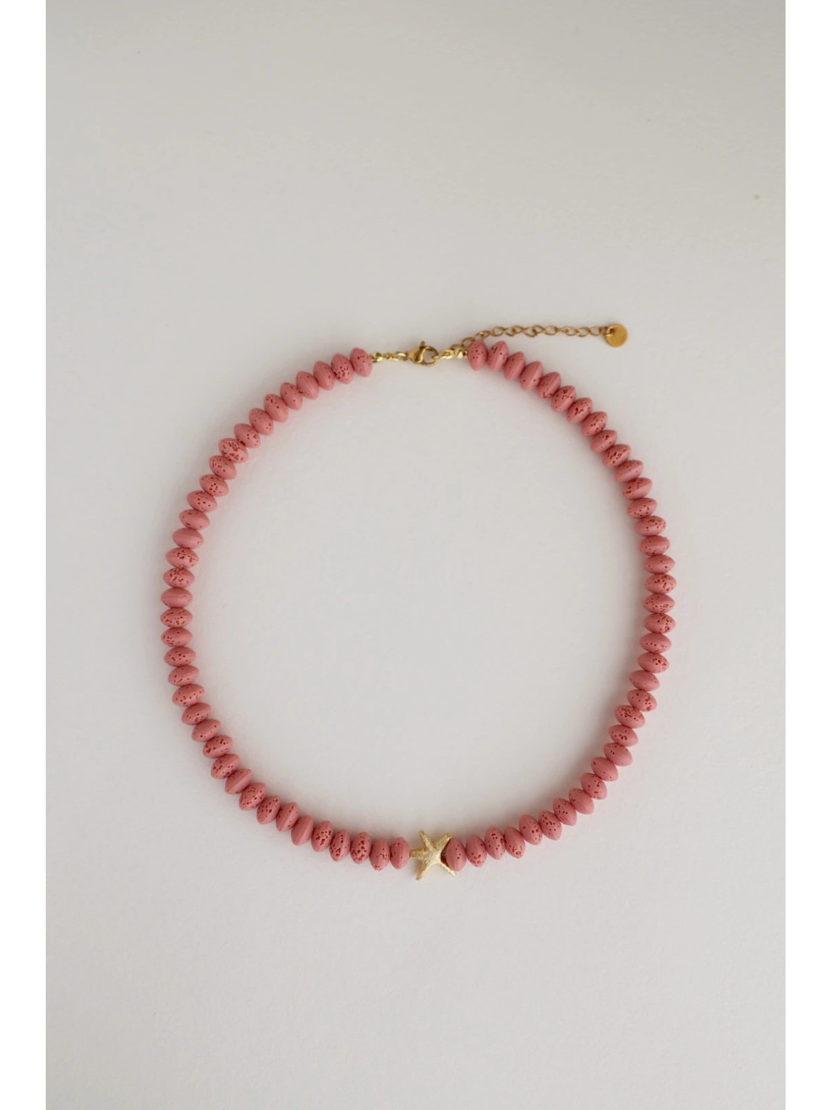 Adjustable pink lava stone necklace with a starfish pendant and gold-plated silver elements, handmade – photo 3