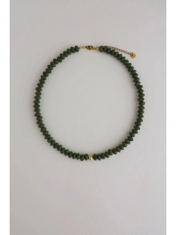 Zielony naszyjnik z lawy wulkanicznej ze złotą kulką | Upiększaj