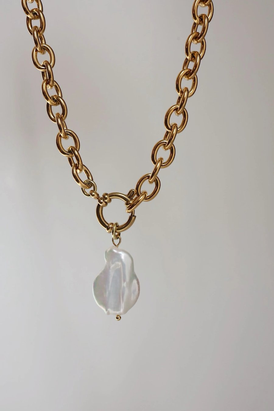 Gouden schakelketting van chirurgisch staal met afneembare hanger met kweekparel en elementen, handgemaakt