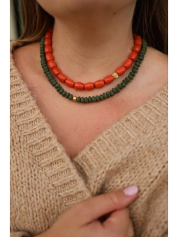 Zielony naszyjnik z lawy wulkanicznej ze złotą kulką | Upiększaj