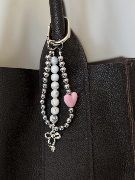 Hematite and howlite keychain on a steel cable with a stainless steel charm and an acrylic heart, handmade