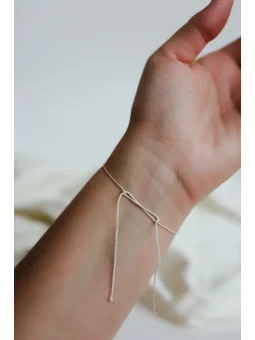 Bransoletka na sznurku z zielonym kamieniem i perłą | Upiększaj