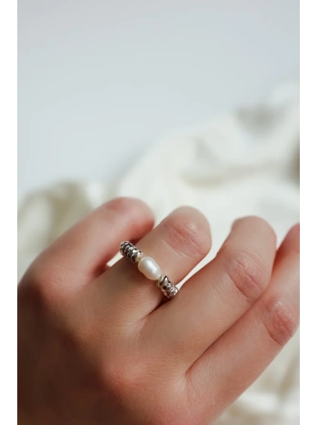 Srebrny pierścionek elastyczny z hematytu z perłą naturalną | Upiększaj