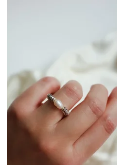 Srebrny pierścionek elastyczny z hematytu z perłą naturalną | Upiększaj