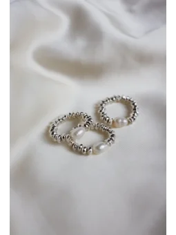 Srebrny pierścionek elastyczny z hematytu z perłą naturalną | Upiększaj