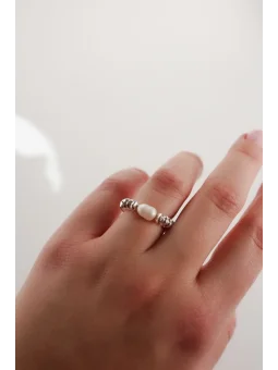 Srebrny pierścionek elastyczny z hematytu z perłą naturalną | Upiększaj