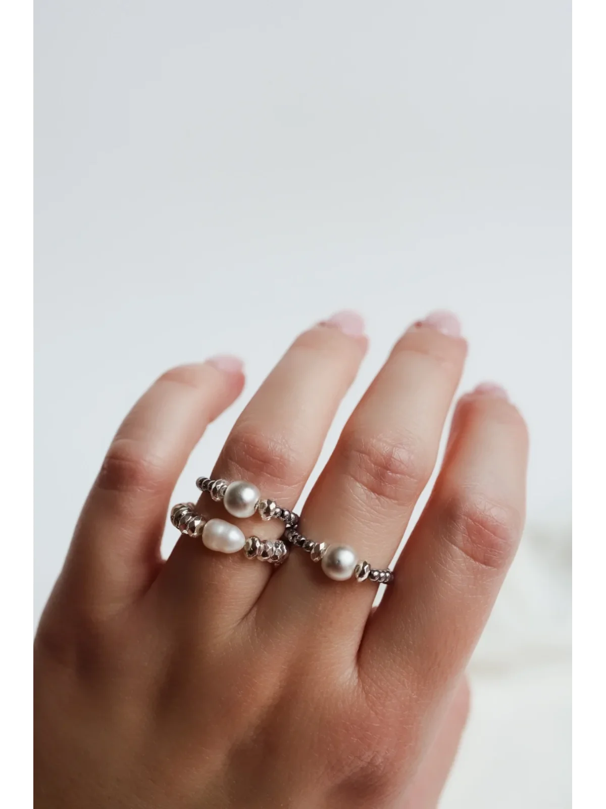 Srebrny pierścionek elastyczny z hematytu | Upiększaj