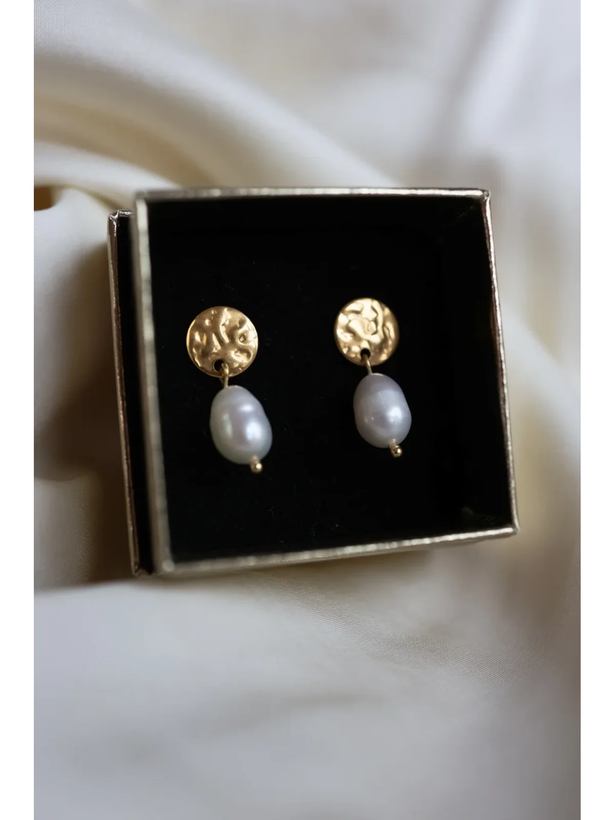 Kolczyki z naturalnymi perłami ze stali chirurgicznej |  Upiększaj