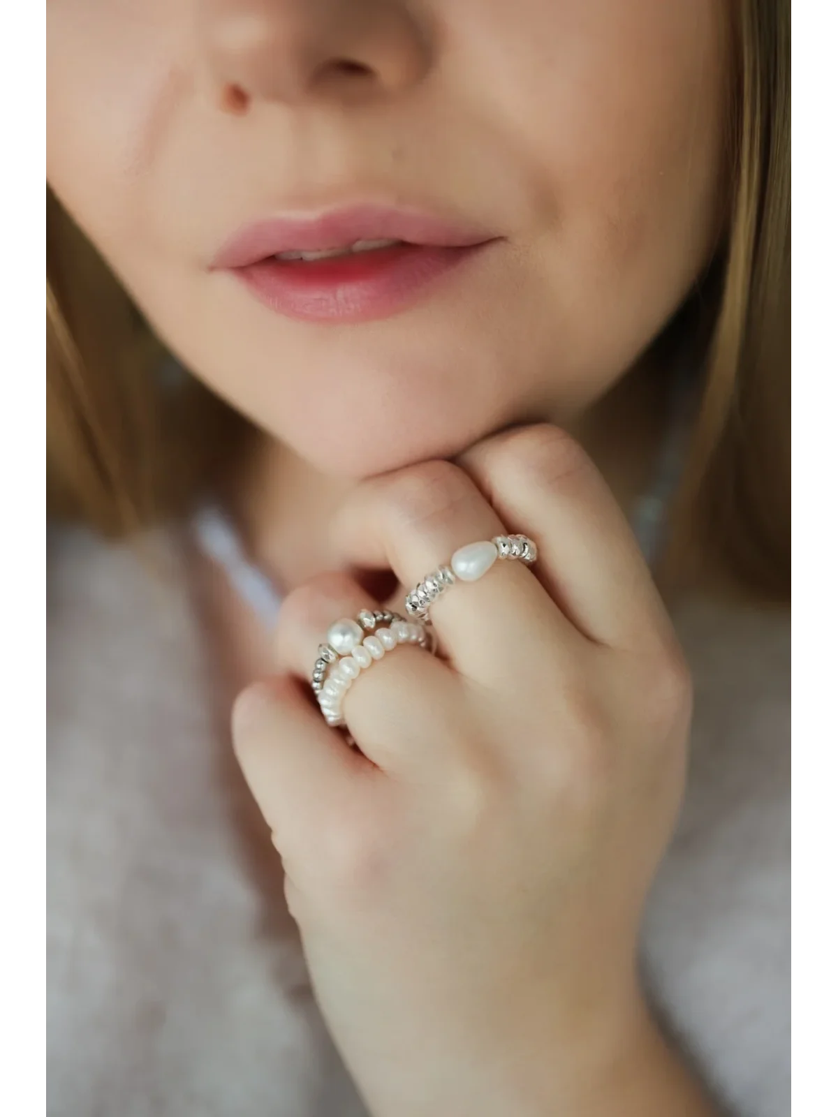 Srebrny pierścionek elastyczny z hematytu | Upiększaj