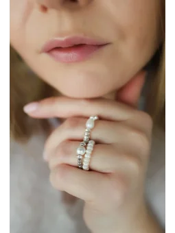 Srebrny pierścionek elastyczny z hematytu z perłą naturalną | Upiększaj