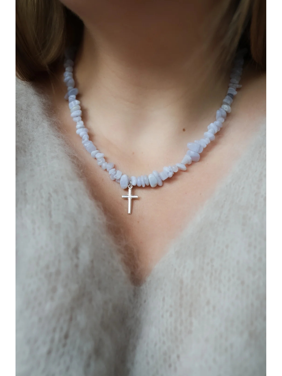 Verstelbare ketting van blauwe chalcedoon met een sluiting van roestvrij staal en zilveren elementen, handgemaakt