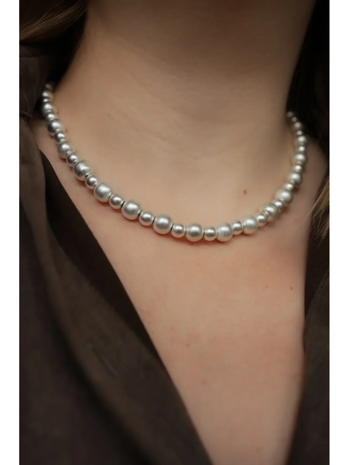 Satynowy naszyjnik ze srebrnego hematytu | Upiększaj