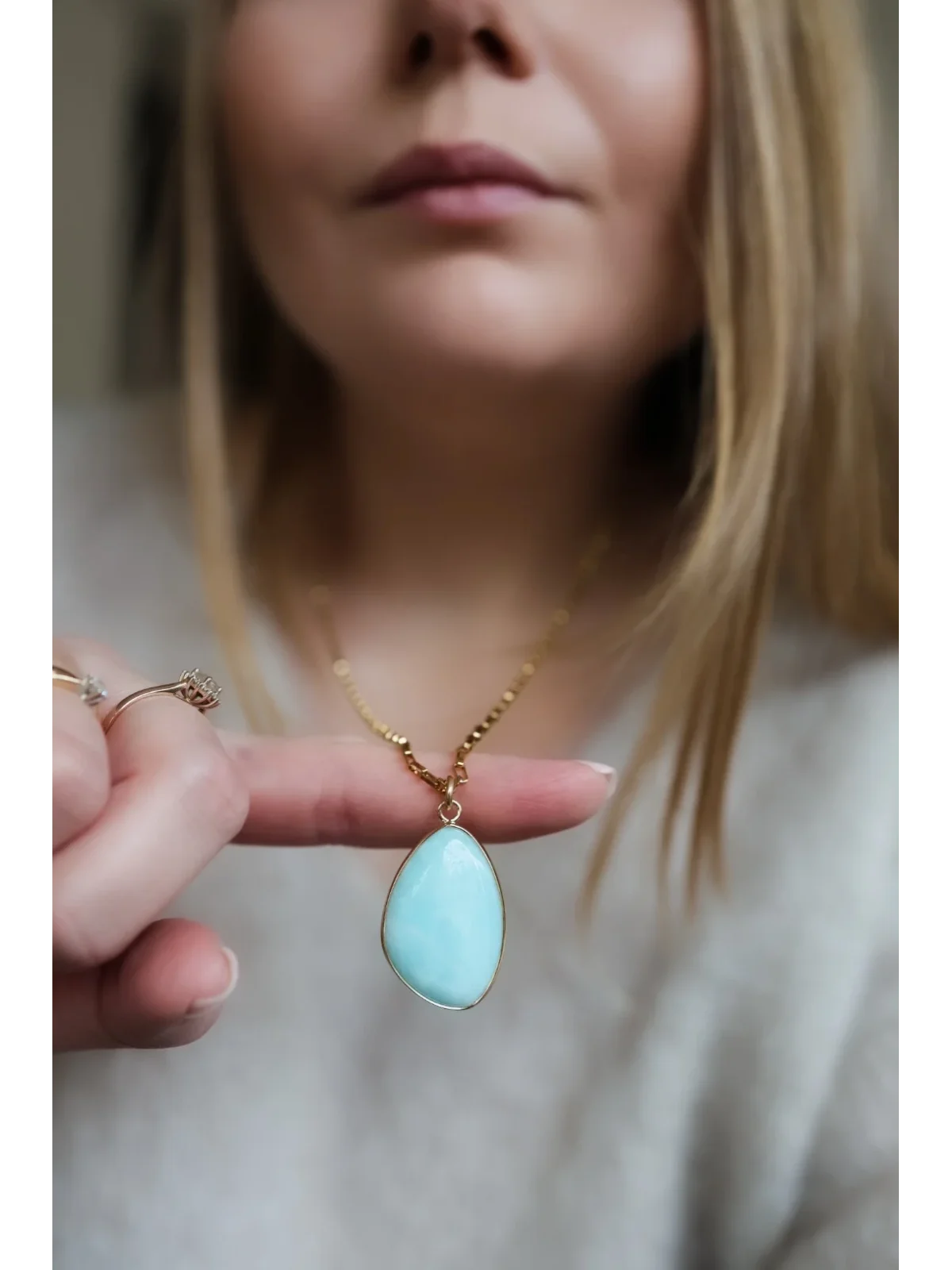 Długi naszyjnik na łańcuszku ze stali chirurgicznej z amazonitem | Upiększaj