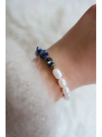 Bransoletka z pereł naturalnych i niebieskiego sodalitu | Upiększaj