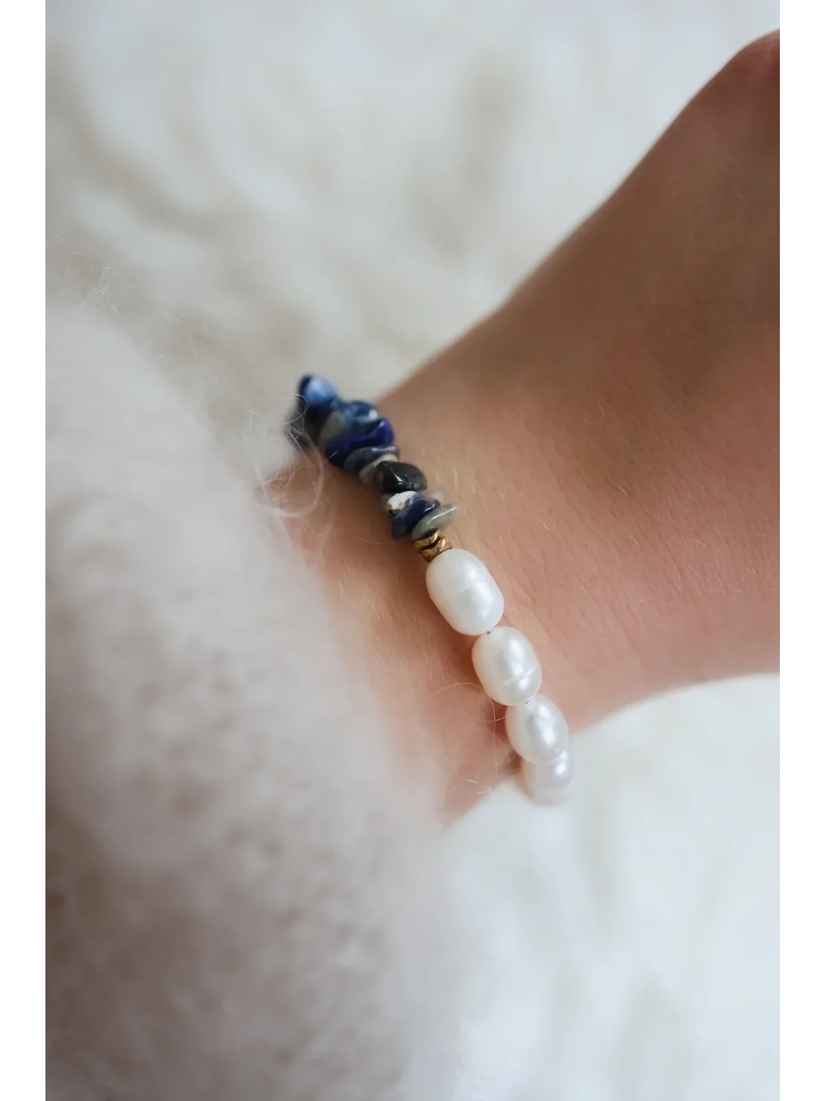 Bransoletka z pereł naturalnych i niebieskiego sodalitu | Upiększaj