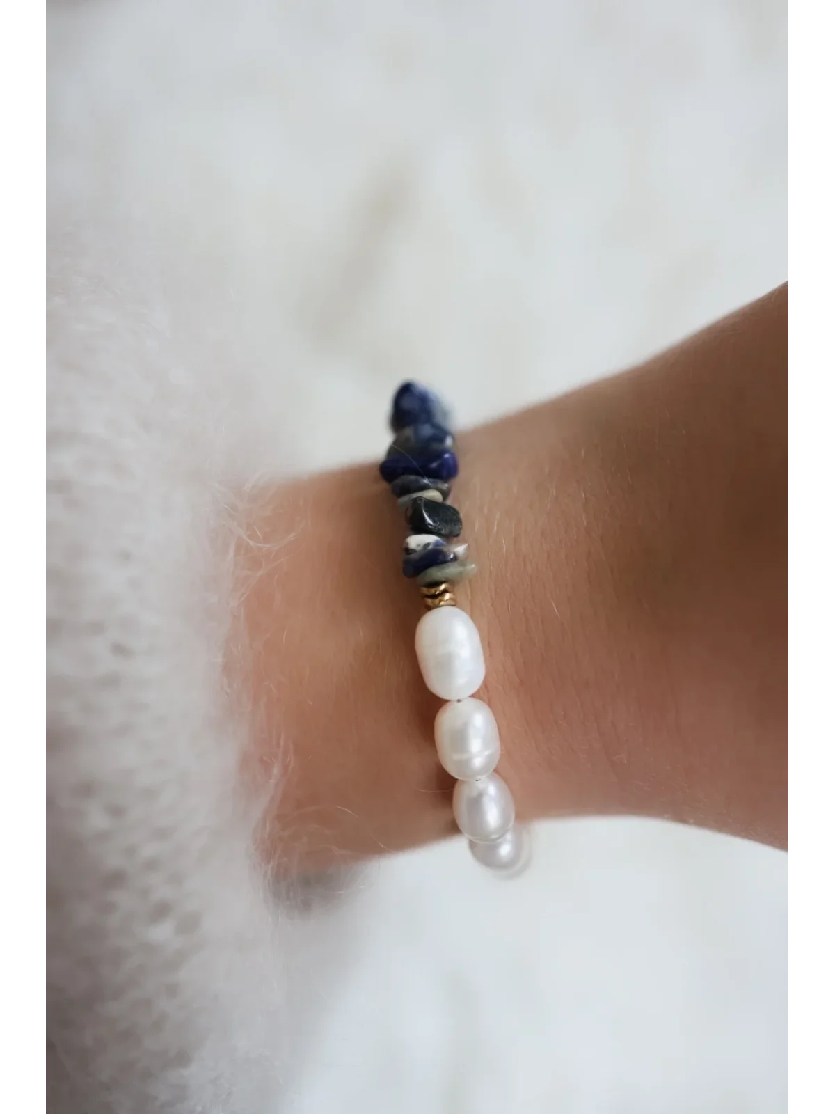 Bransoletka z pereł naturalnych i niebieskiego sodalitu | Upiększaj
