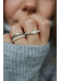 Srebrny pierścionek elastyczny z hematytu z perłą naturalną | Upiększaj