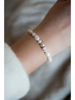 Bransoletka z pereł zesrebrną kulką | Upiększaj