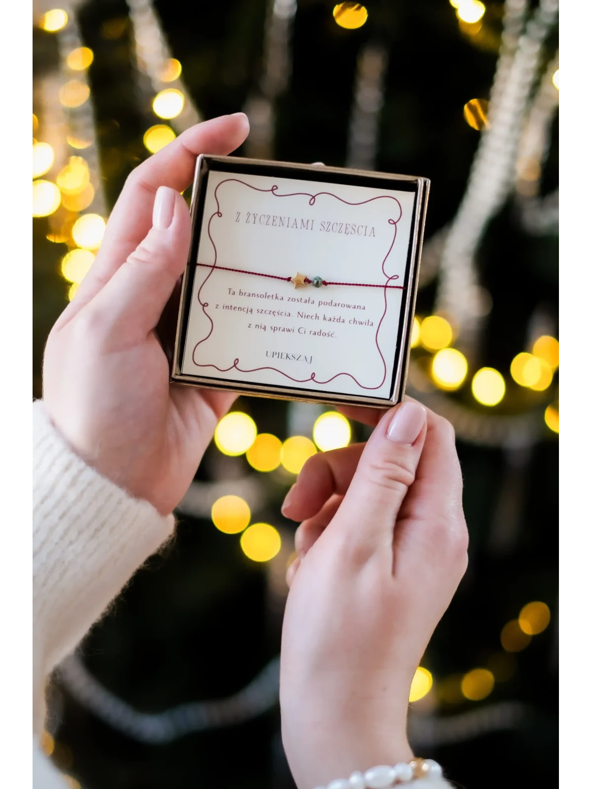 Czerwona bransoletka na szczęście | Upiększaj