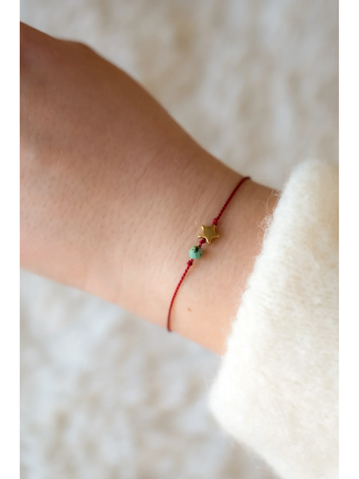 Czerwona bransoletka na szczęście | Upiększaj