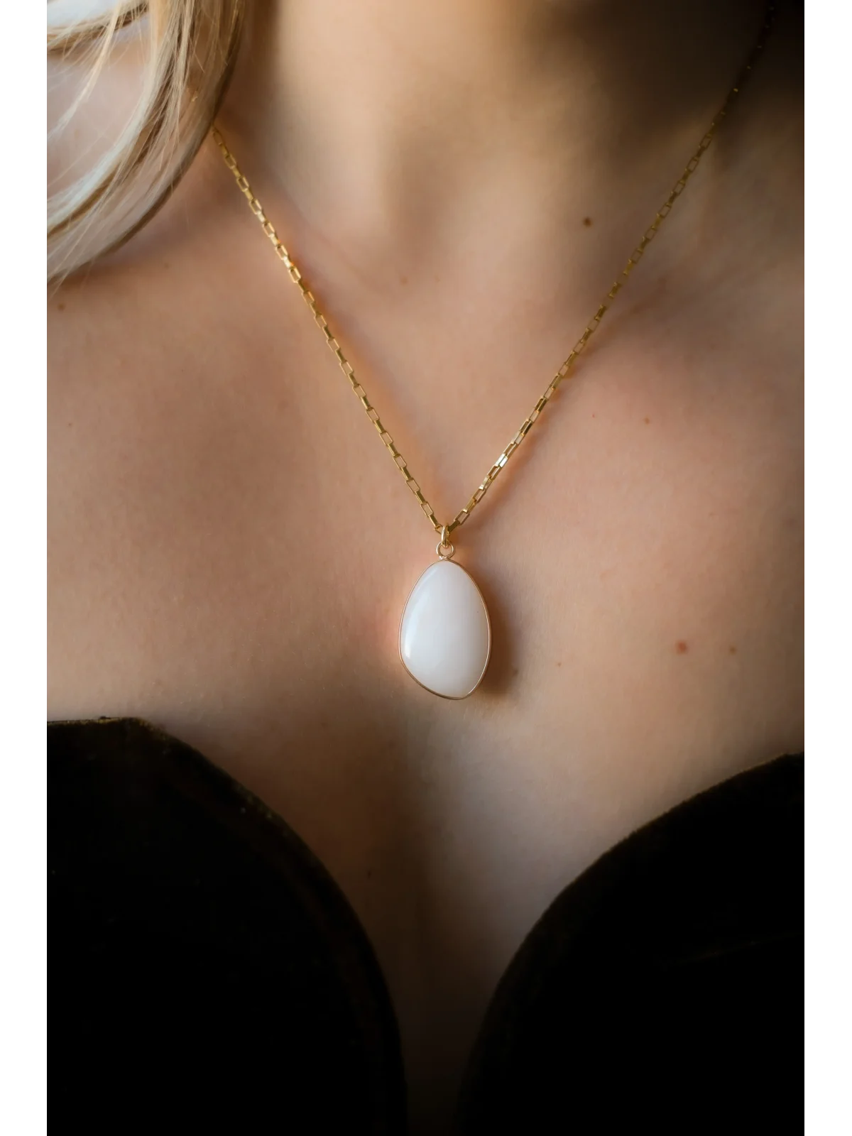 Wisior z kryształem górskim na łańcuszku ze stali chirurgicznej | Upiększaj