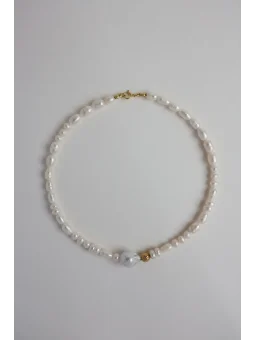 Naszyjnik z pereł z perłą barokową i złotą kulką | Upiększaj