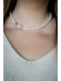 Naszyjnik z pereł z perłą barokową i złotą kulką | Upiększaj