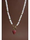 Ketting van natuurlijke parels met een hart van rode jaspis en een sierlijke sluiting, handgemaakt – foto 2