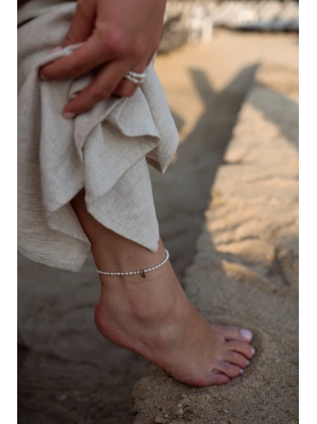 Perłowa bransoletka na nogę | Upiększaj