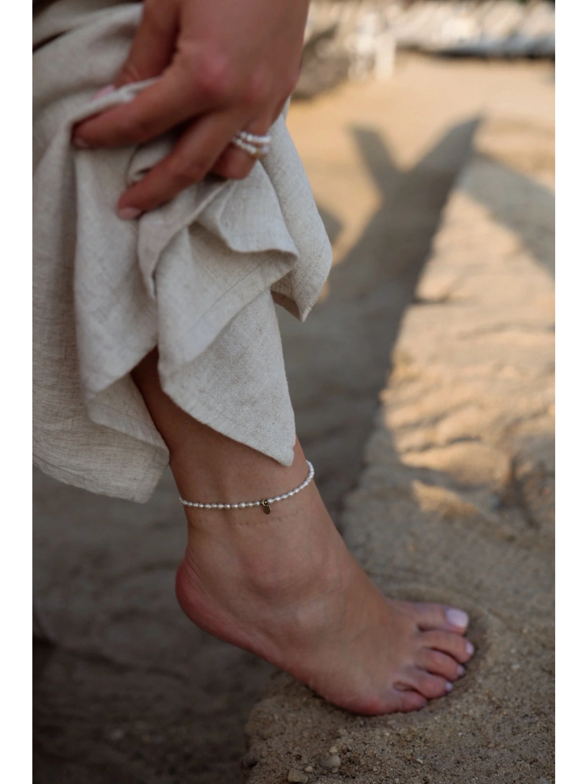 Anklet with natural freshwater pearls and hematite with a gold-plated silver charm, handmade – photo 4