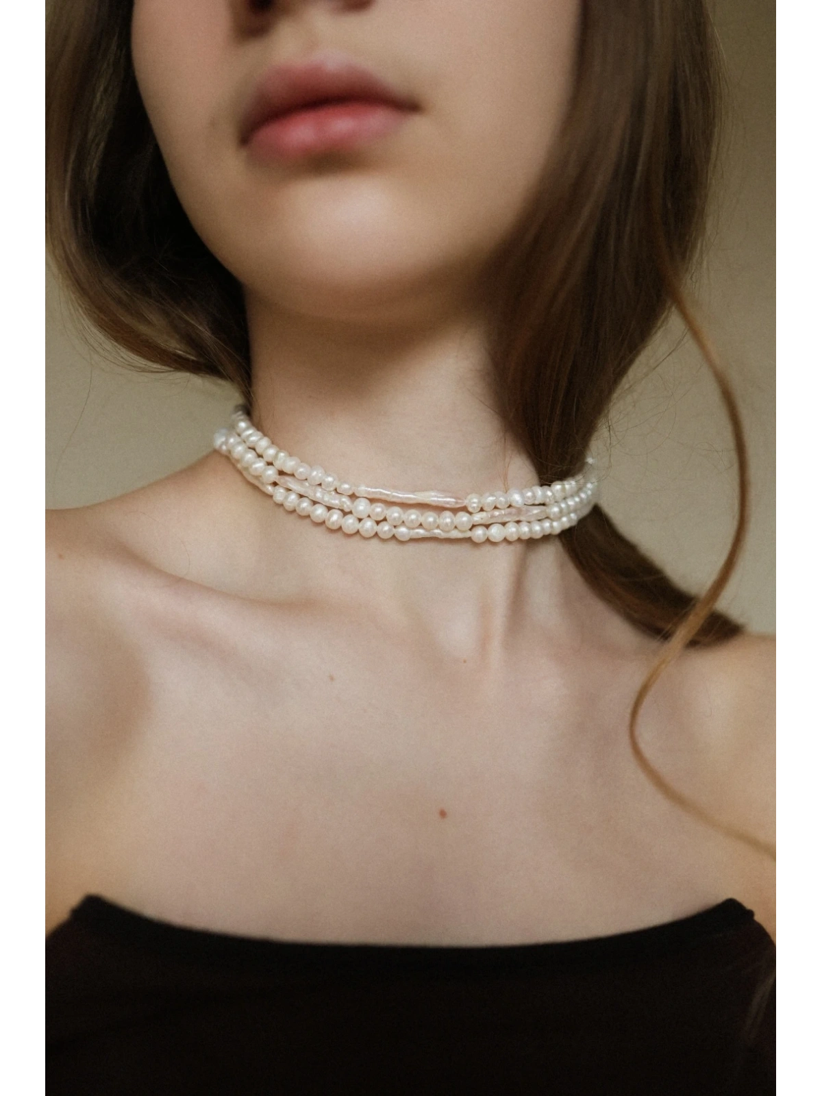 Driedubbele choker van gekweekte zoetwaterparels met sluiting van chirurgisch staal, verstelbaar 37–43 cm, handgemaakt – foto 2