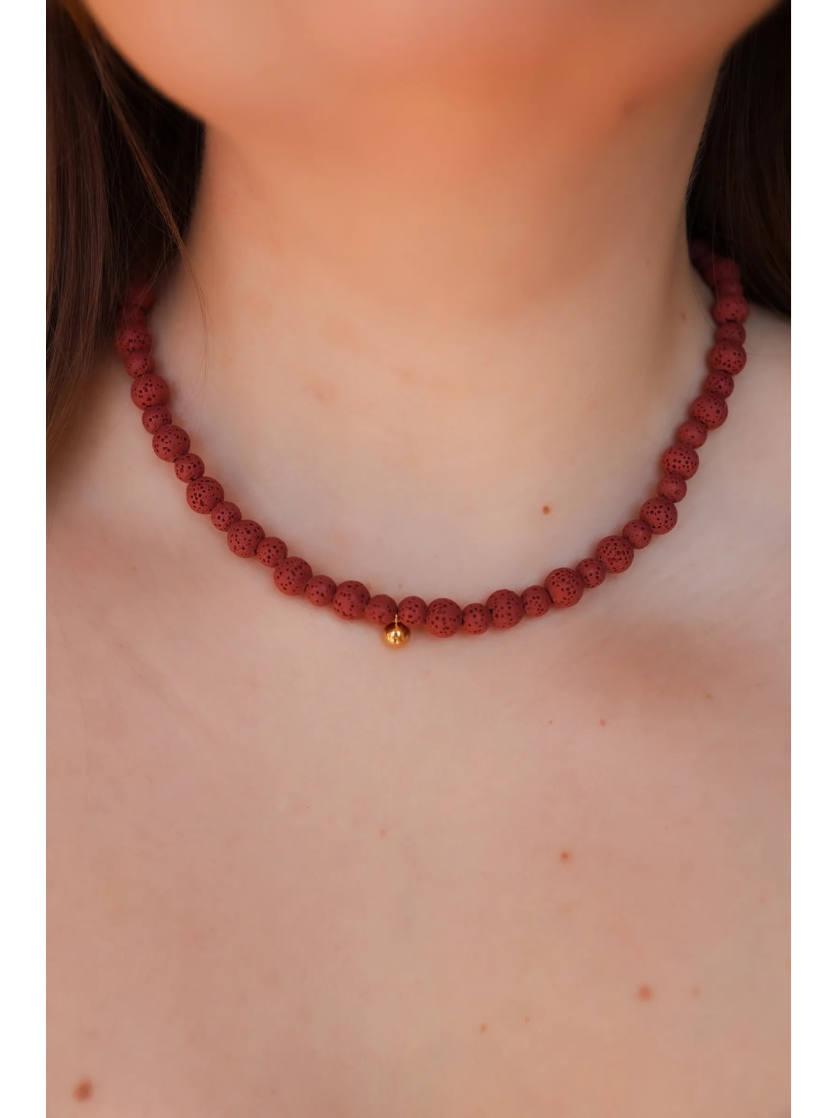 Verstelbare ketting van lavasteen met sluiting van roestvrij staal en ringetjes van verguld zilver, handmade – foto 3