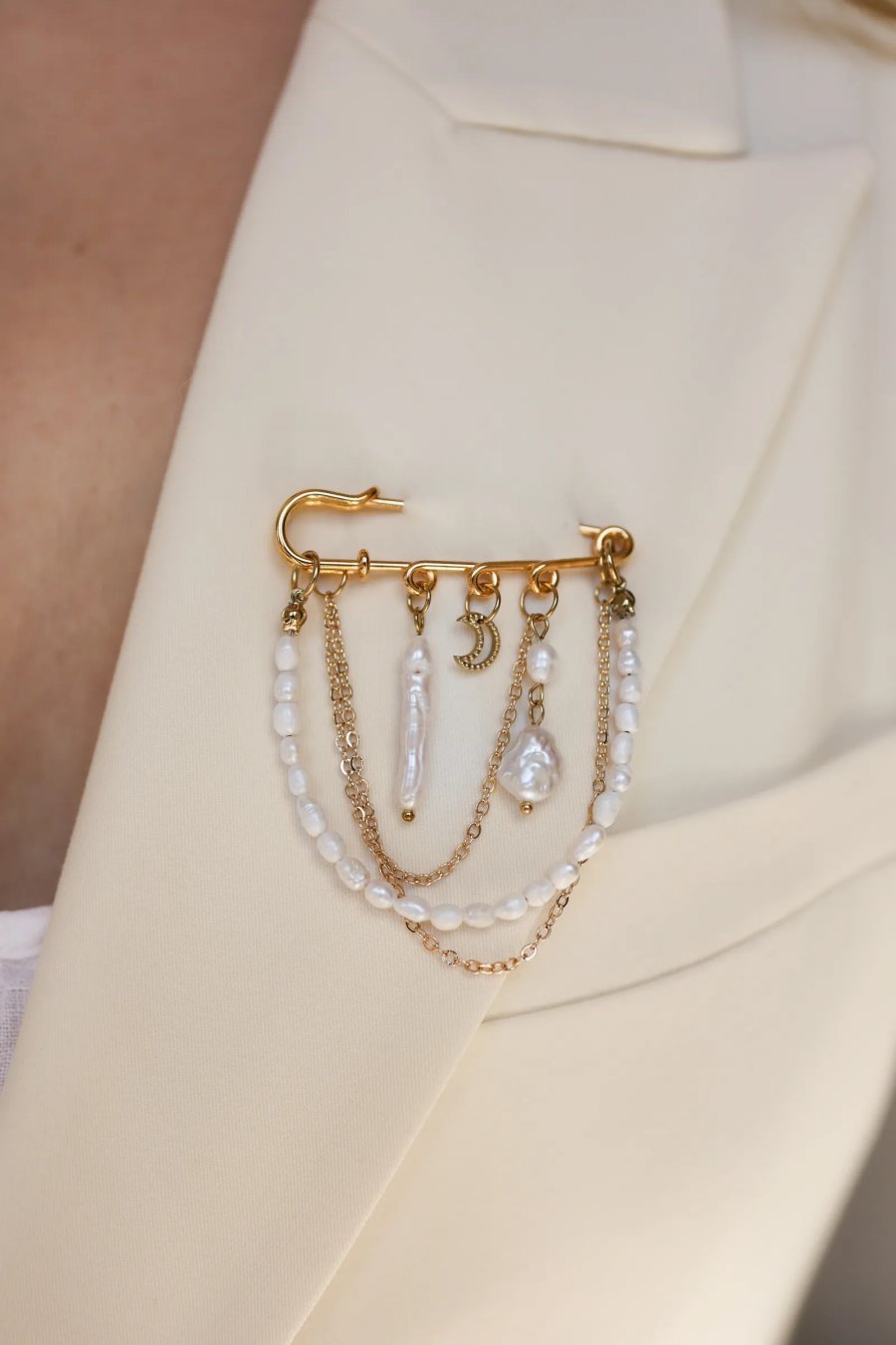 Brooch of cultured pearls in various sizes on steel wire with gold-tone steel details, handmade