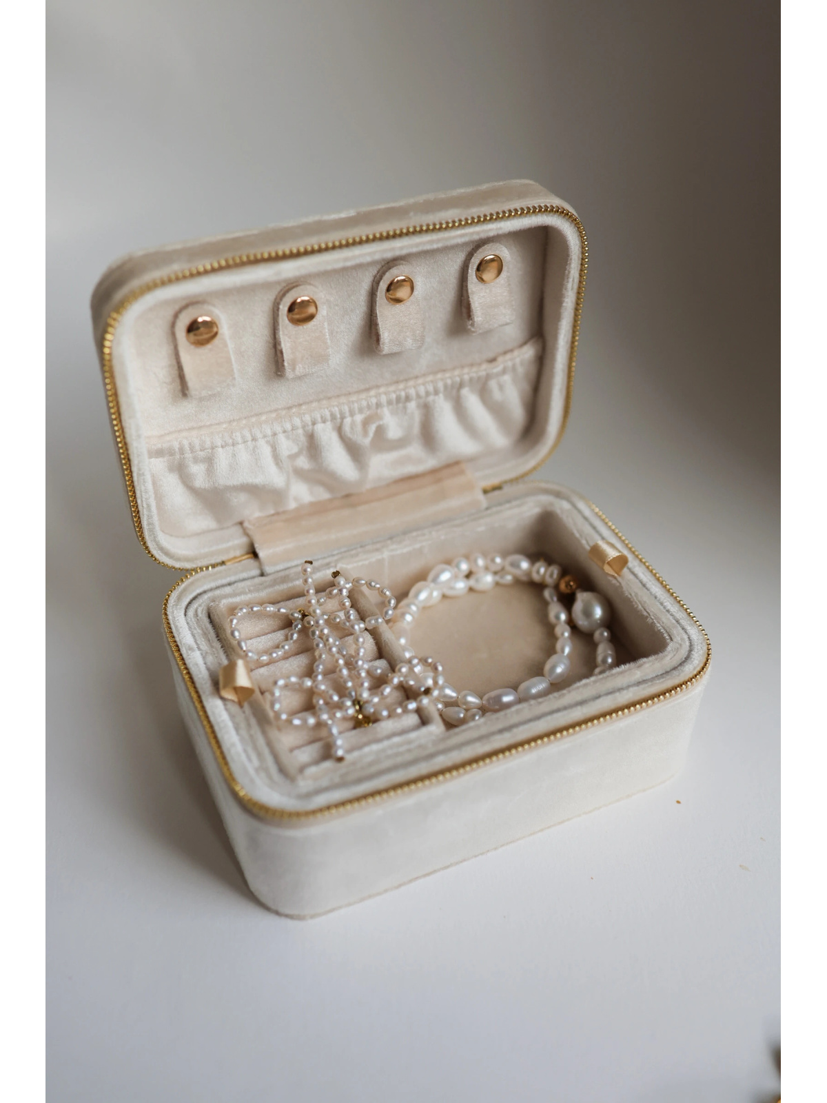 Pojemny organizer podróżny na biżuterię Beżowy | Upiększaj