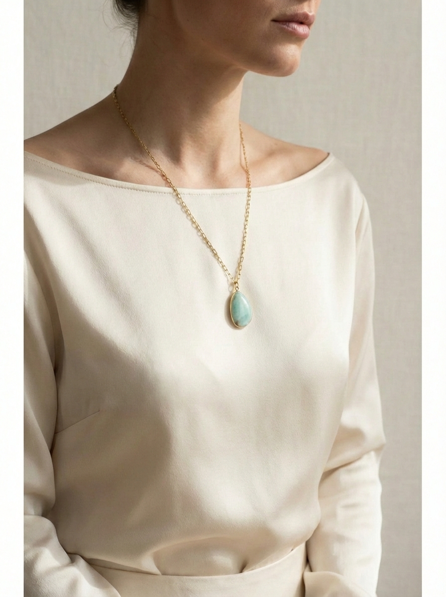 Długi naszyjnik do dekoltu łódka