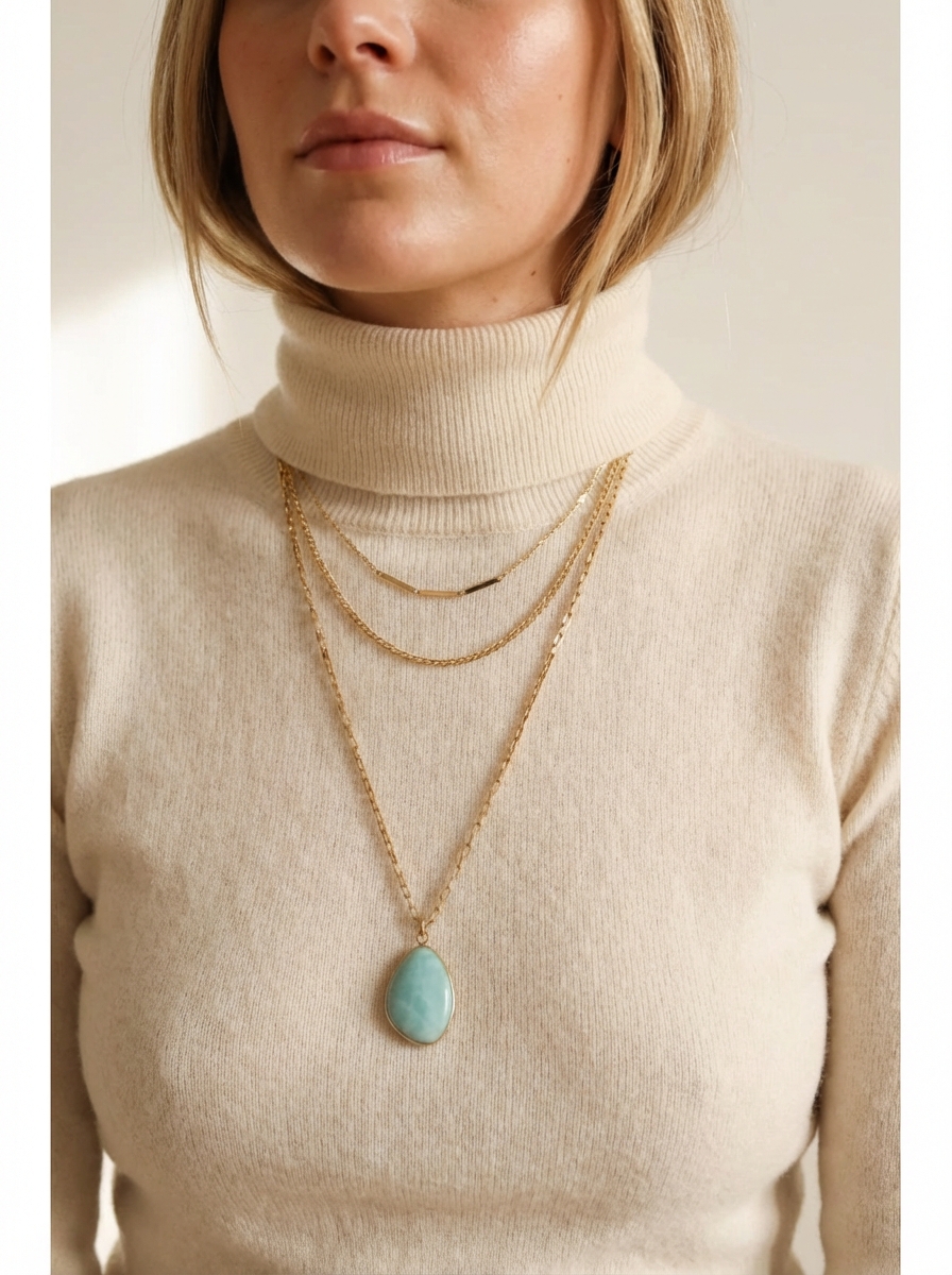 Naszyjniki na golfie – layering